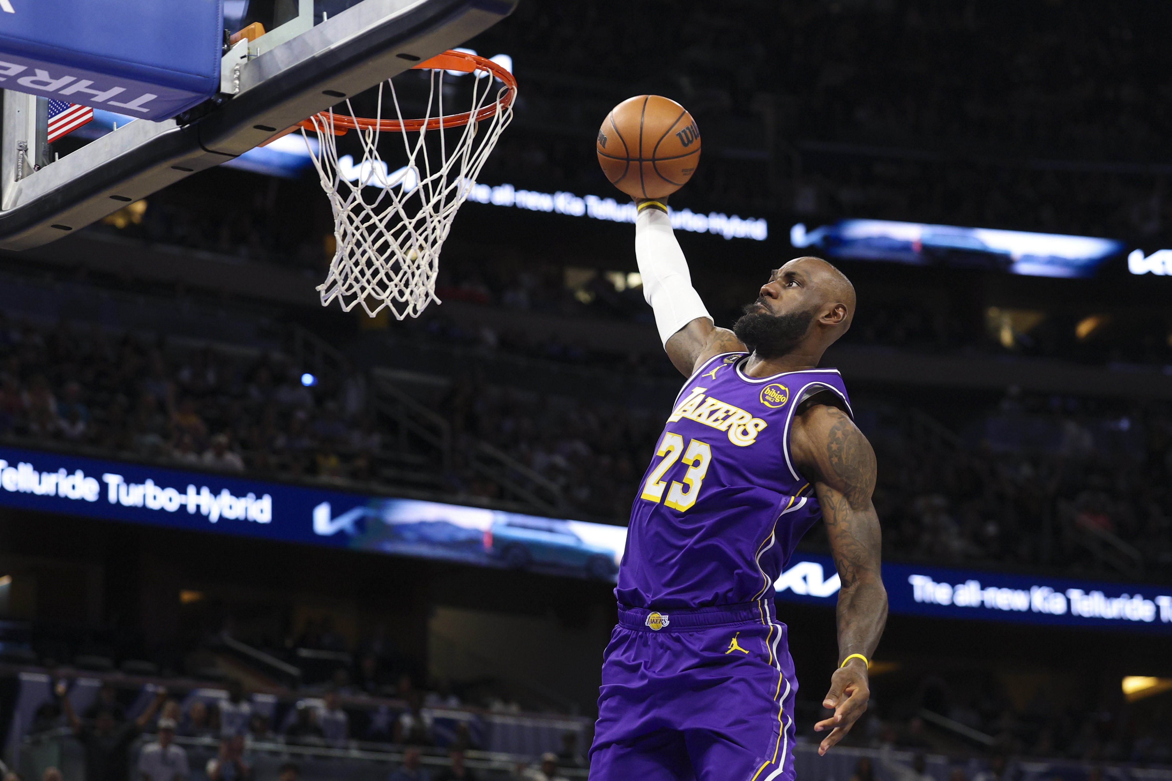 九游电脑版官网-詹姆斯缺战雷霆！名记：湖人四天三赛 反正上也要输还不如休息！